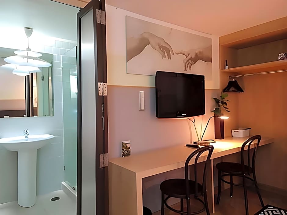 Somewhere to Escape - Hometel