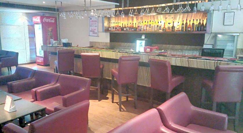 Hampshire Plaza Hotel