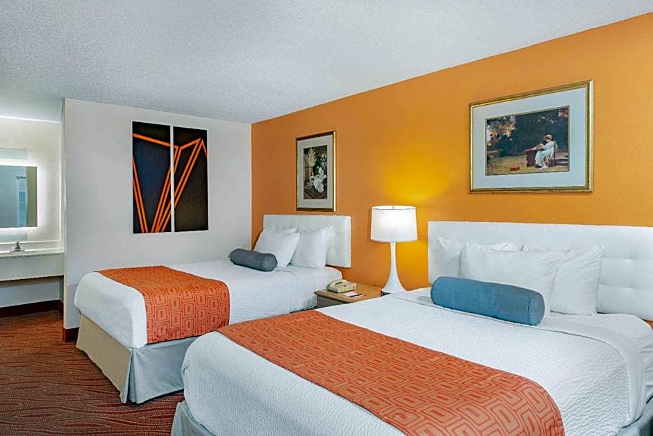 Howard Johnson by Wyndham Staunton