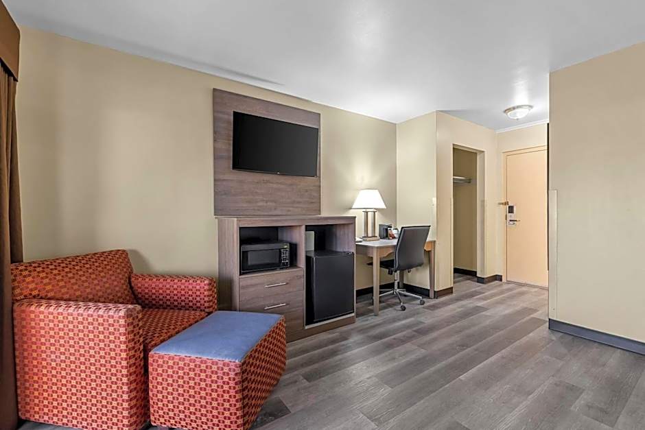 Travelodge by Wyndham Rapid City