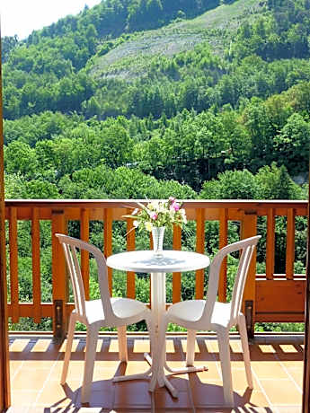 Classic Studio with Balcony & Mountain View (2 Adults)