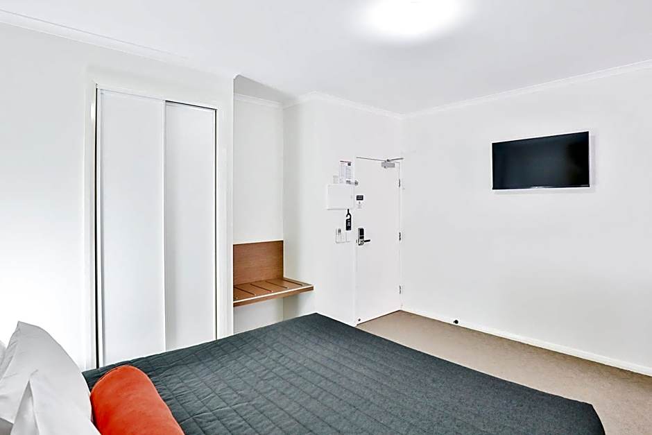 Indulge Apartments - Ontario