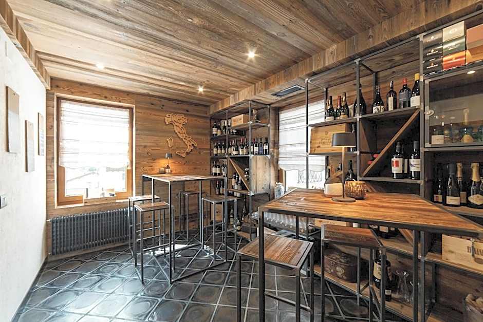 Hotel Al Bivio - Pizzeria, Pool & Sauna