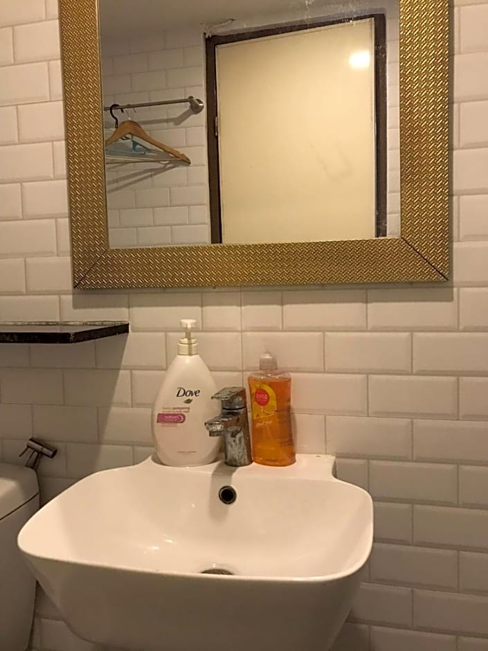 CHE & JAMES FEMALE GUEST House COLON, CEBU