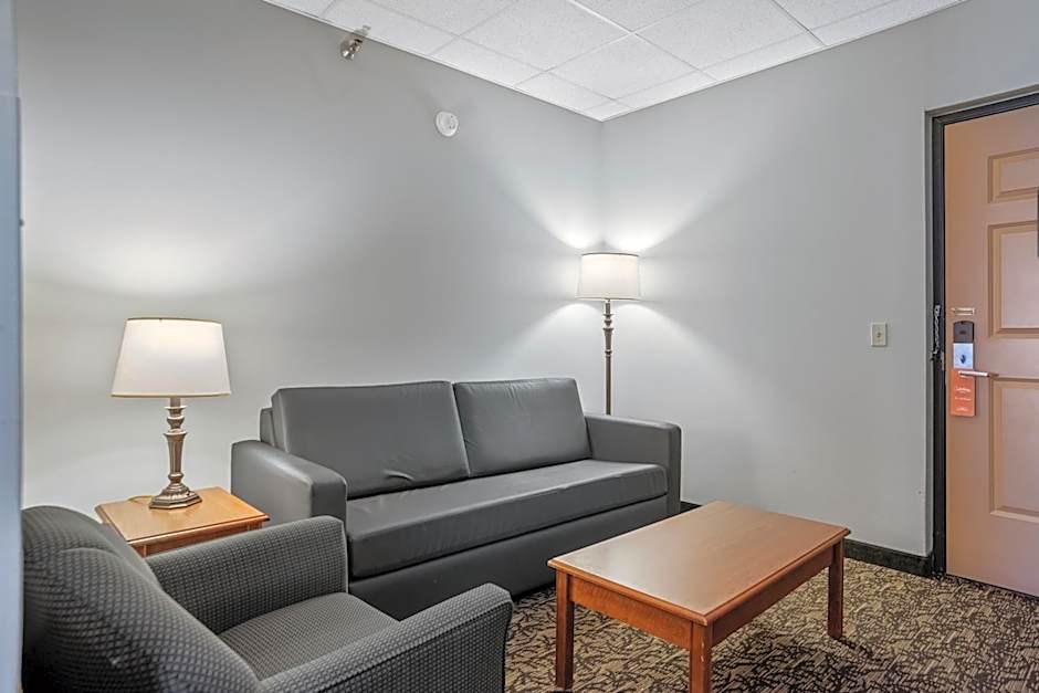 Elevation Inn & Suites, Trademark Collection by Wyndham