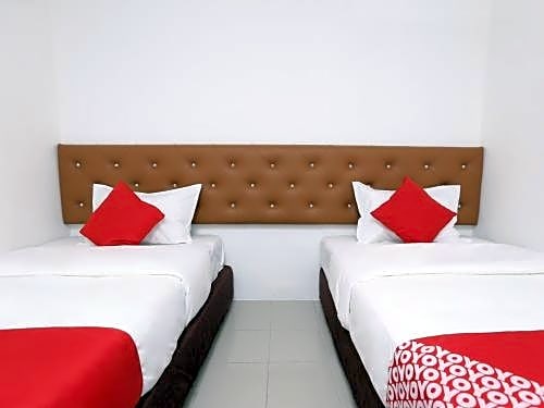 OYO 89672 Eg Hotel Jj