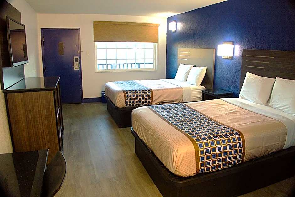 Photo 1 of 9 of 2 Double Beds, Nonsmoking