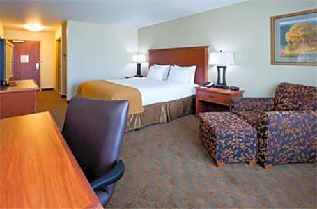 Holiday Inn Express Hotel and Suites Mason City By IHG