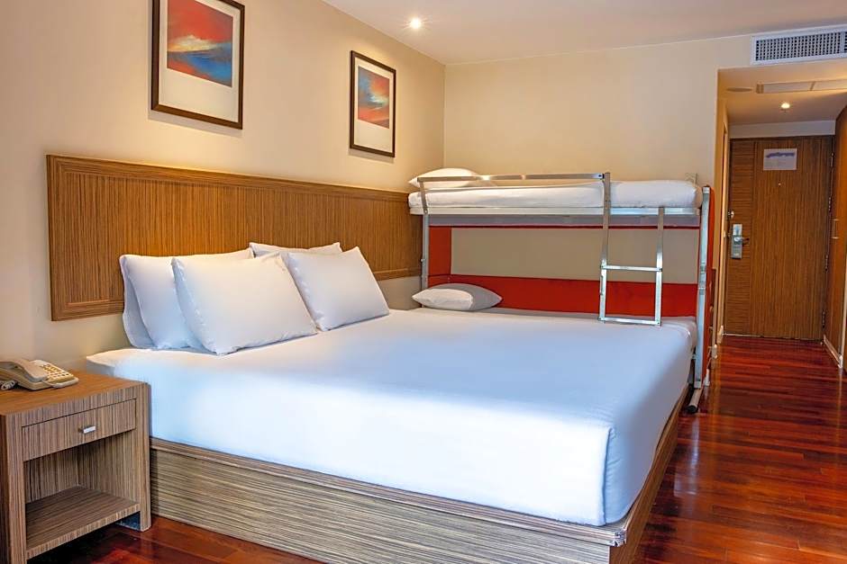 Photo 1 of 7 of Family Standard 1 King Bed and 1 Bunk Bed