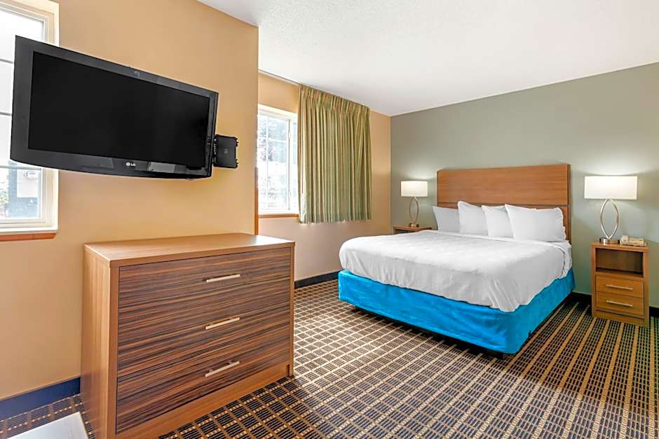 MainStay Suites Dubuque at Hwy 20
