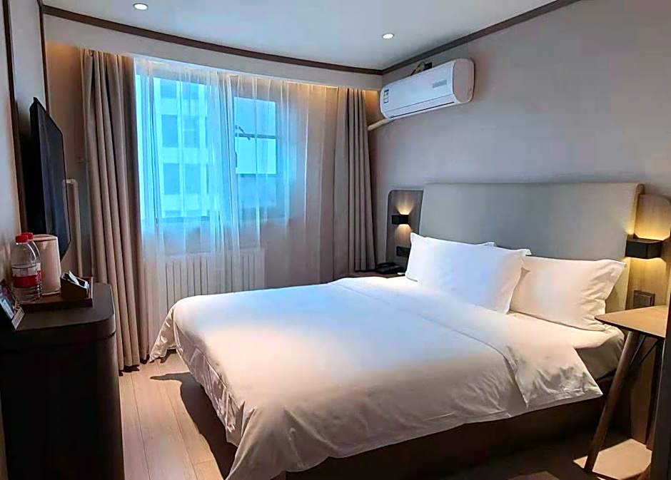 Hanting Hotel Qingdao Yan'an 3rd Road Zhiquan Road Metro Station