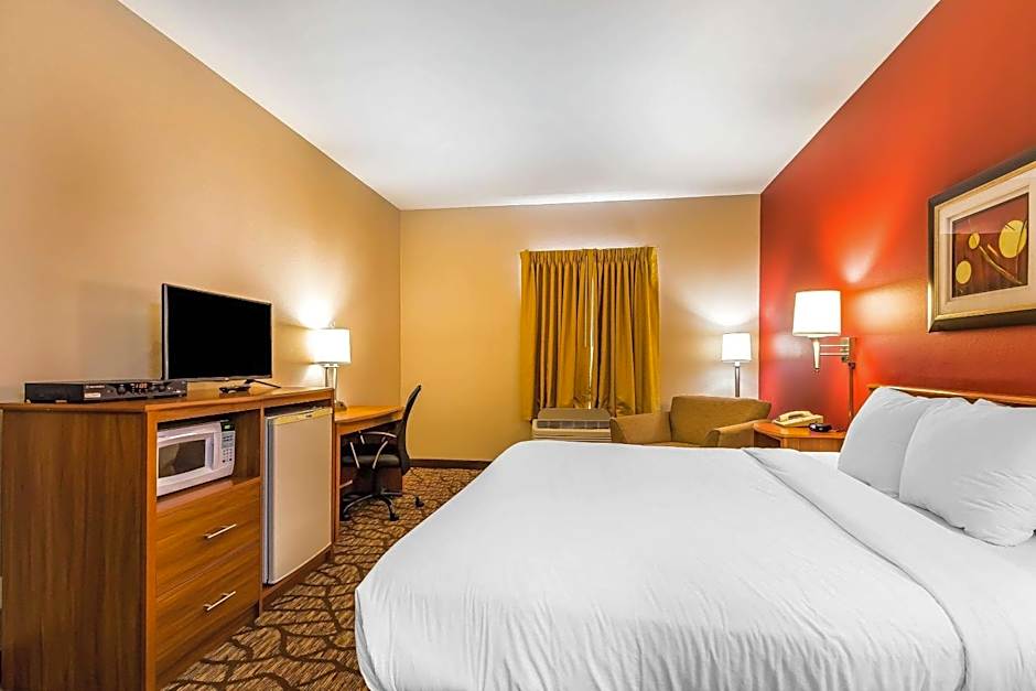 Quality Inn & Suites Chesterfield Village