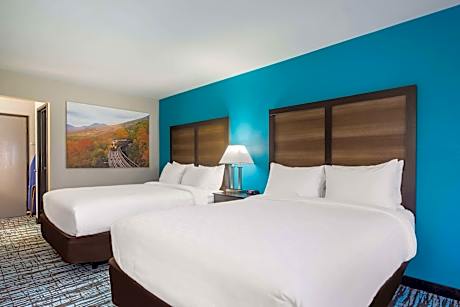 2 Queen Beds, Suite, Nonsmoking