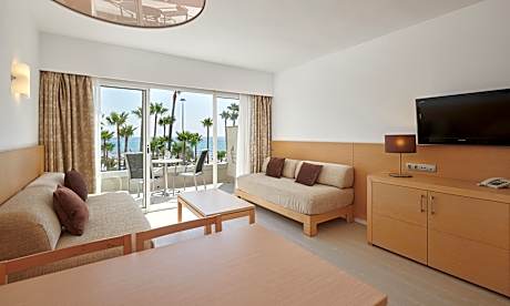 SEA VIEW 2 ADULTS + 1 BEBE