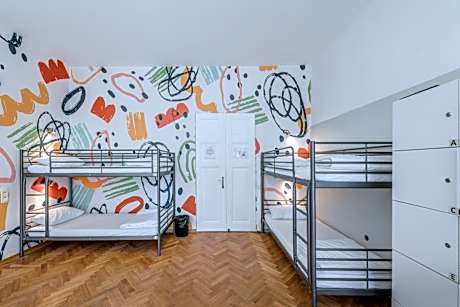 Bed in 10-Bed Mixed Dormitory Room