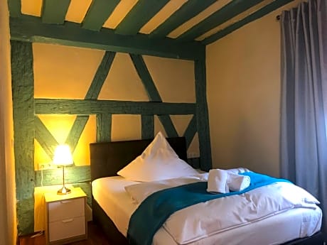 Deluxe Double Room (2 Adults + 1 Child)