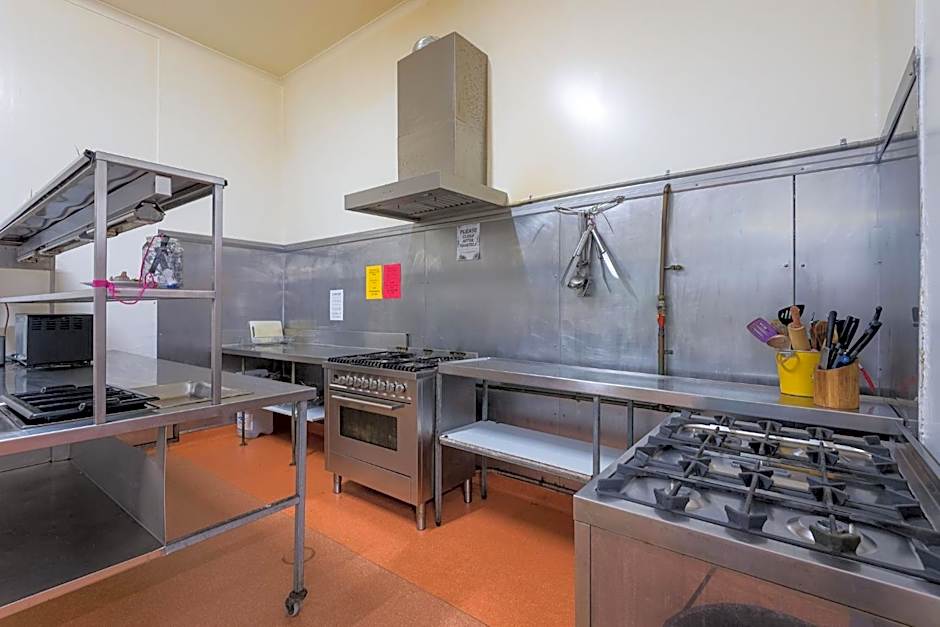 1849 Backpackers Albany