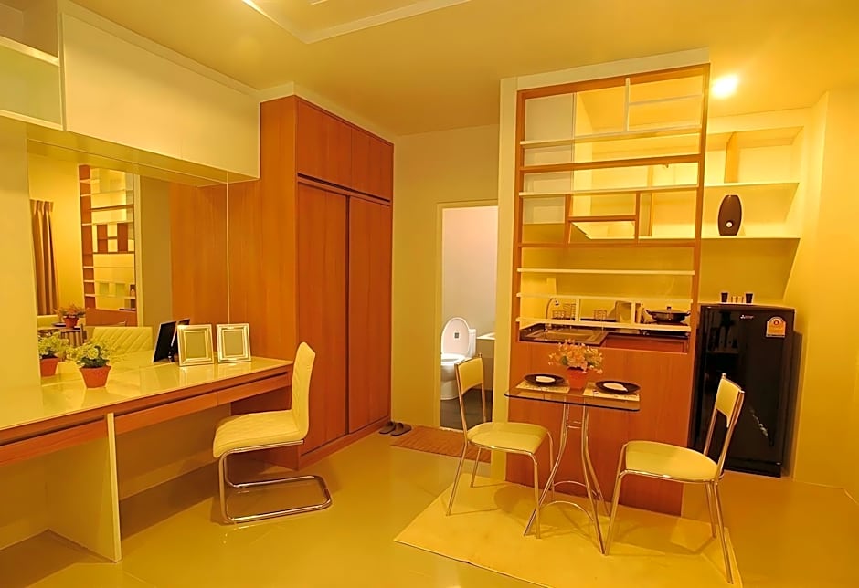 Riski Residence Ngamwongwan