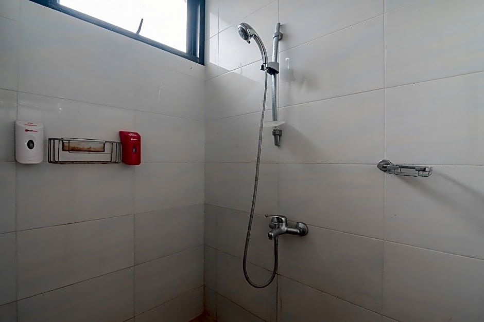 RedDoorz near Sukabumi Station 2