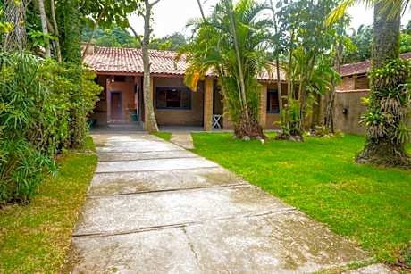 Otima casa c Wi Fi 8 min da praia Barequecaba SP