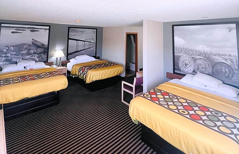 Super 8 by Wyndham Humboldt