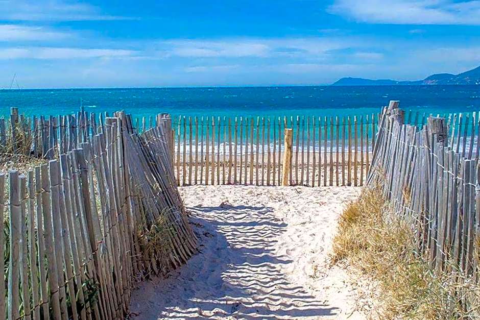Hotel Almanarre Plage - Hotel Eco-Responsable face a la mer