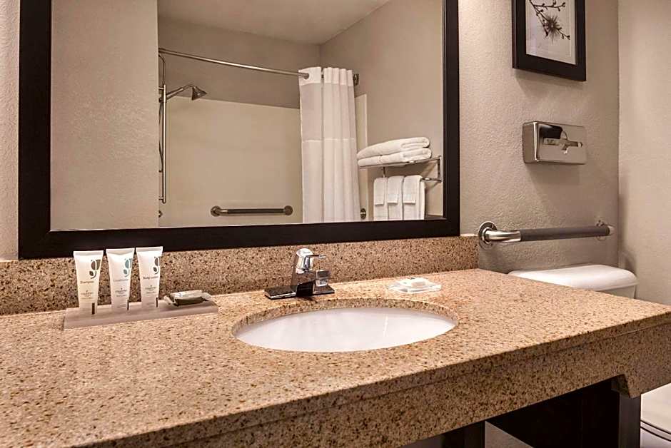 Country Inn & Suites by Radisson, Mt. Pleasant-Racine West, WI