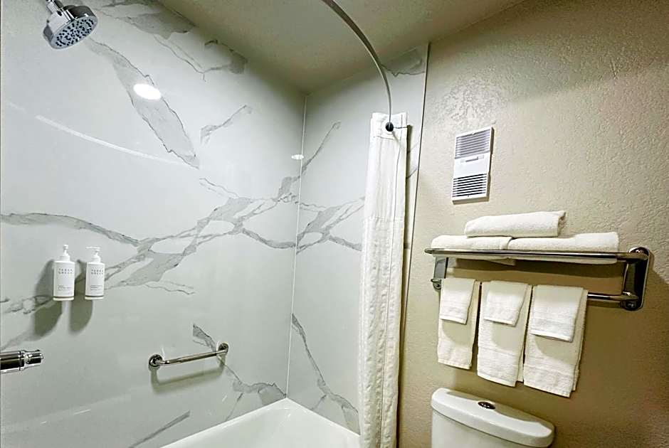 Days Inn by Wyndham Holland