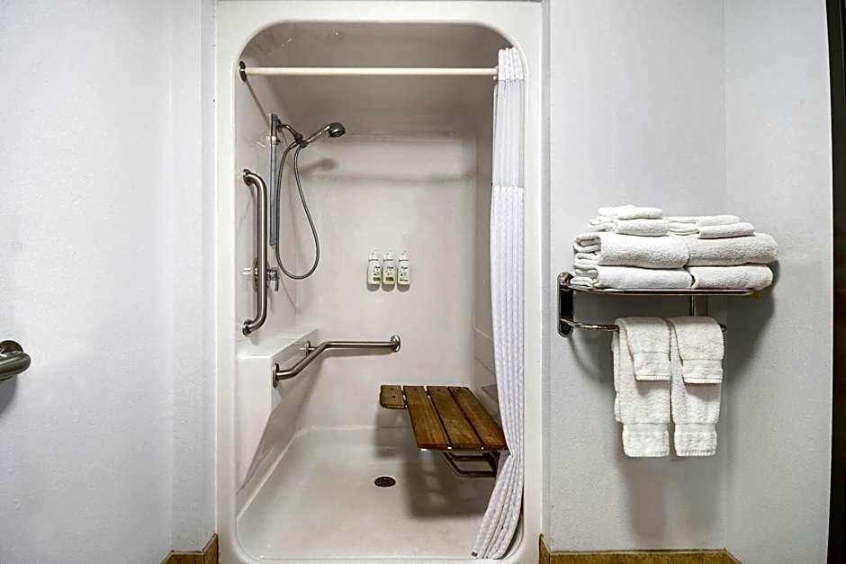 Super 8 by Wyndham Eveleth