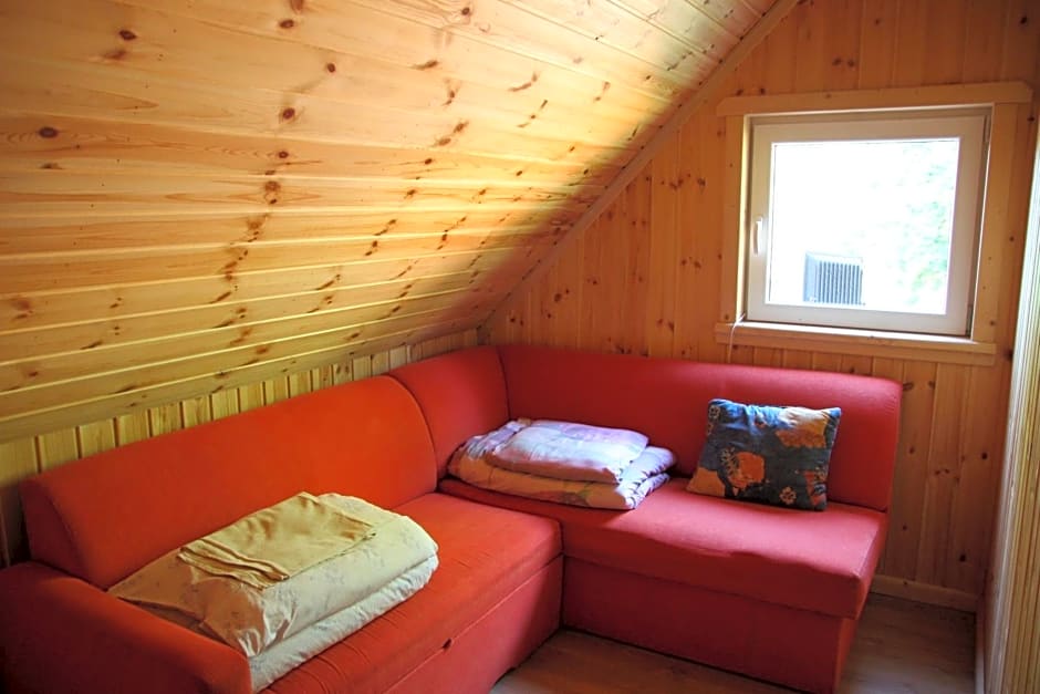 Domki nad jeziorem w Kar¿owicach