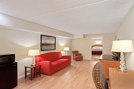 Executive Studio King Suite - Non-Smoking