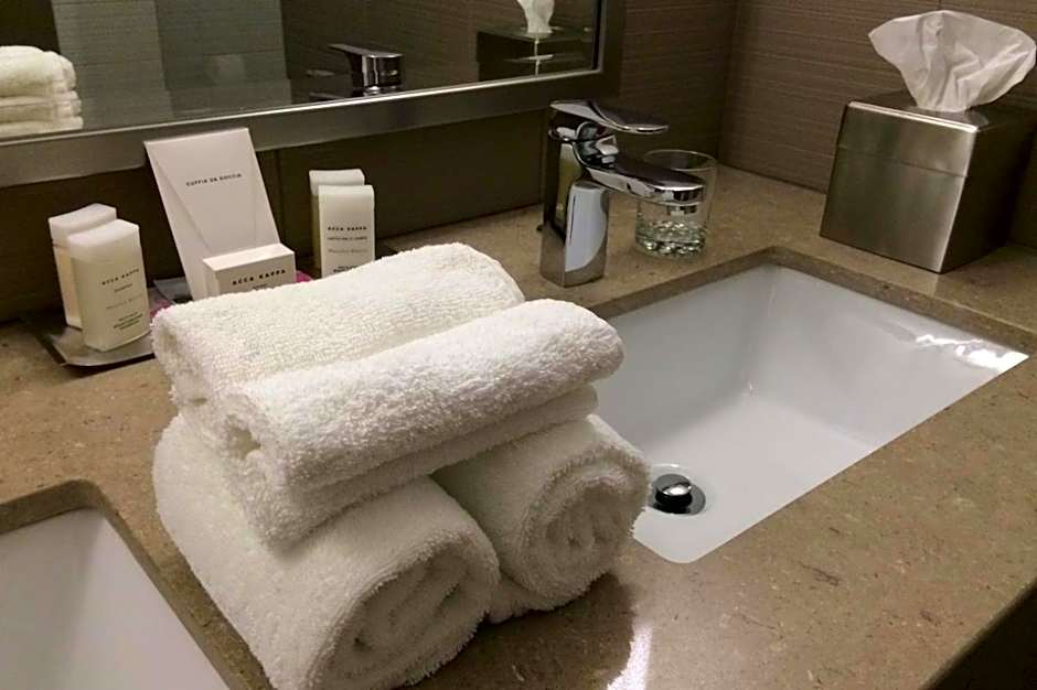 Les Suites Victoria, an Ascend Collection Hotel