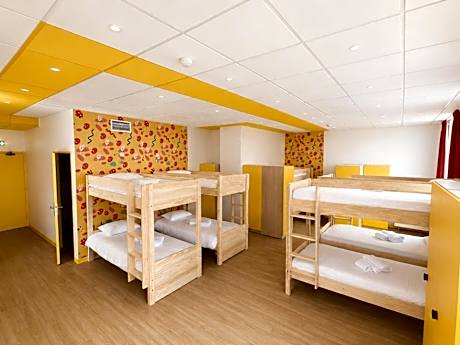 10-Bed Mixed Dormitory Room