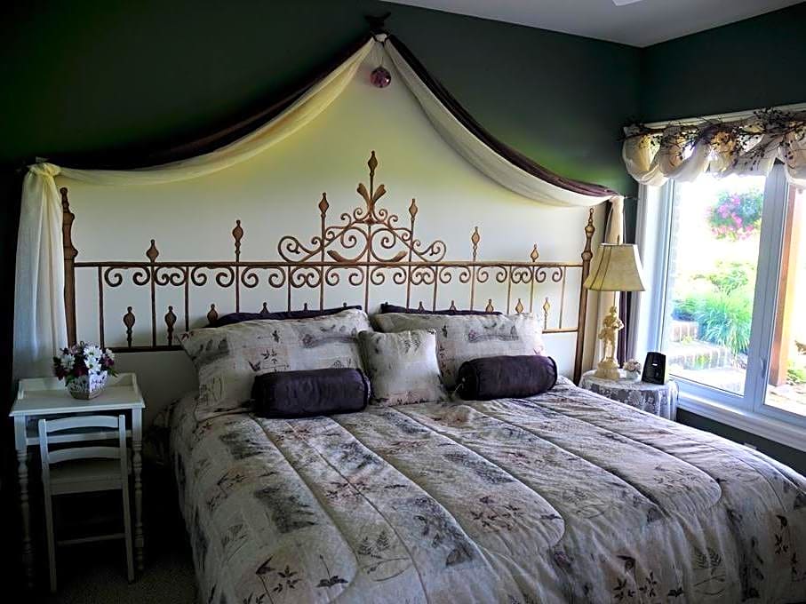 Golden Pathways Retreat B&B