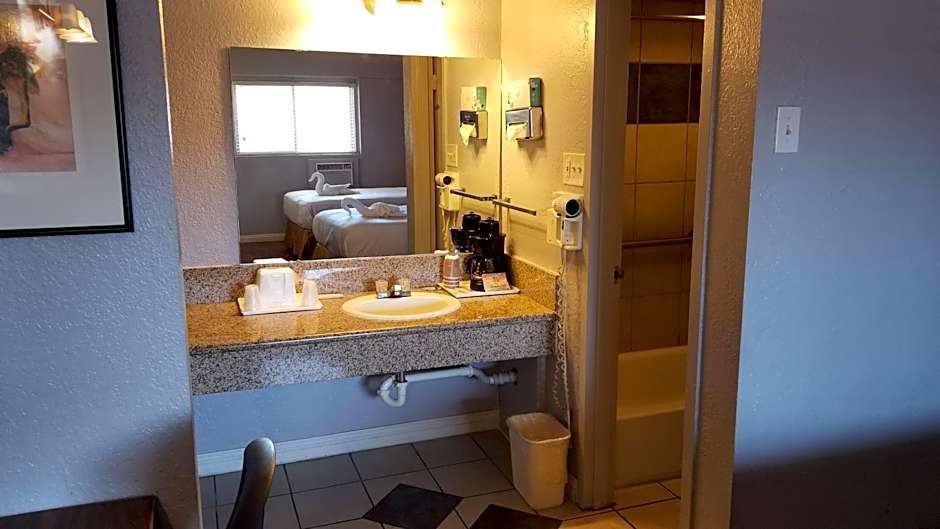 Santa Fe Inn - Pueblo