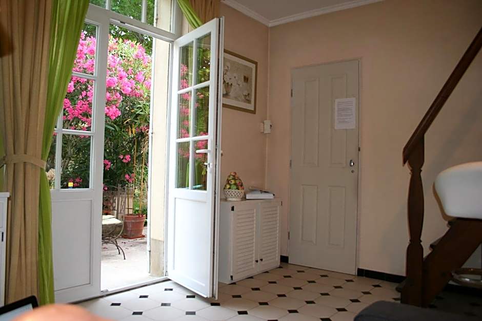 LE PETIT PALAIS Maisonnette