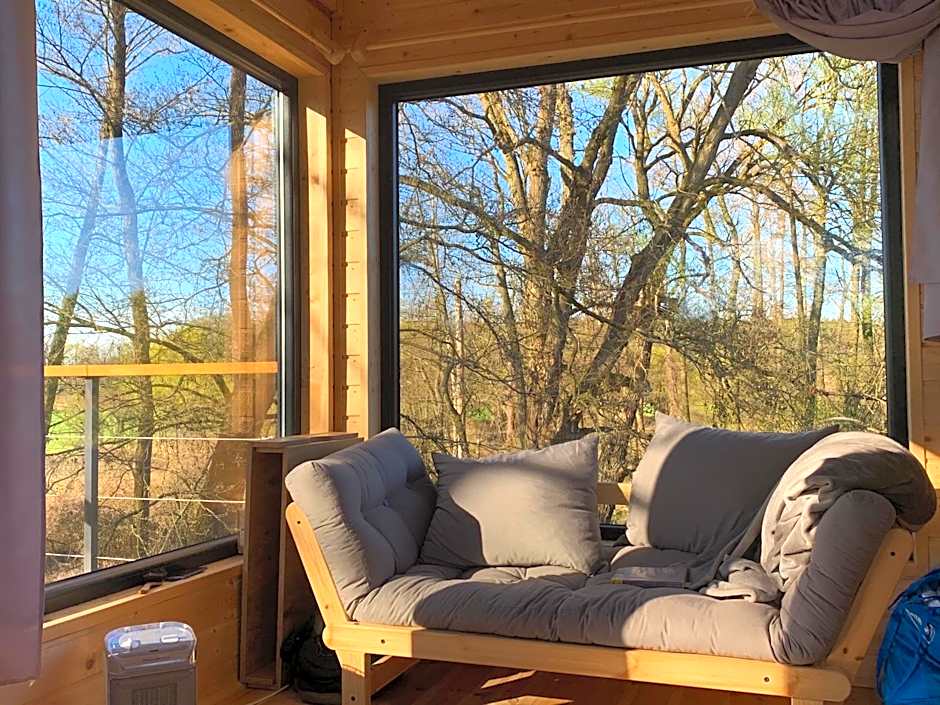 Domek na drzewie w Dolinie Uradu