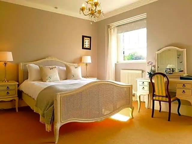 No 6 The Square Tearooms & Accommodation