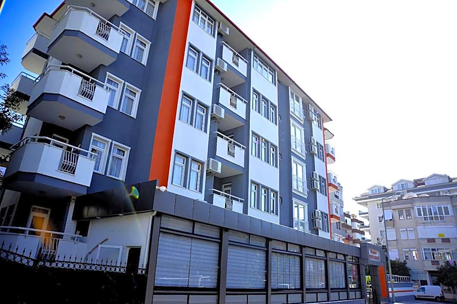 Cleopatra King Apart