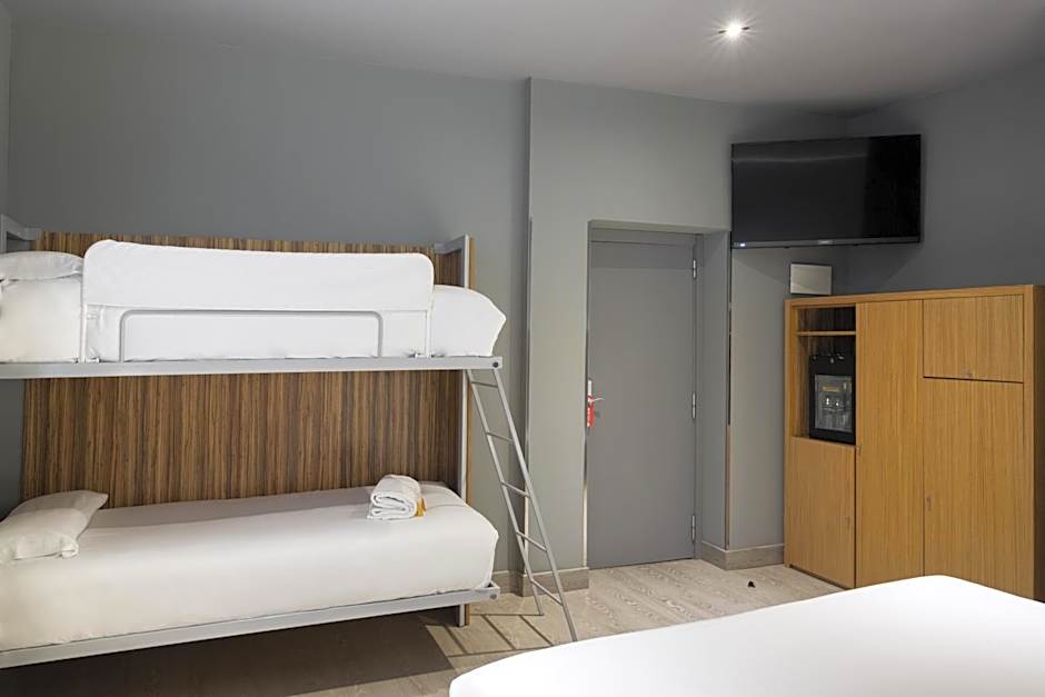 Petit Palace Tres Cruces