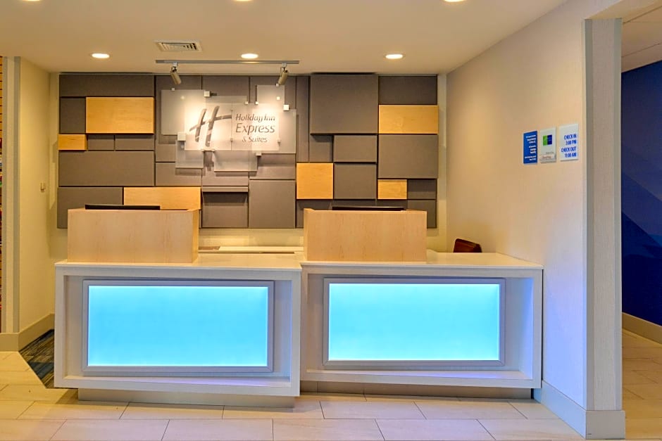 Holiday Inn Express Hotel and Suites Stevens Point, an IHG Hotel