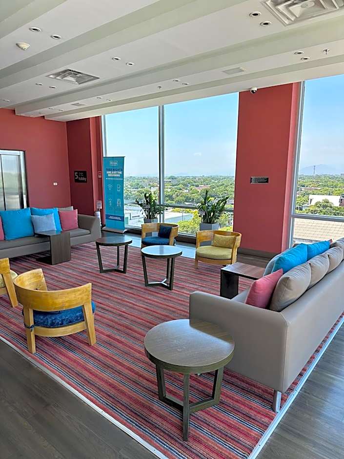 Hampton Inn By Hilton Valledupar