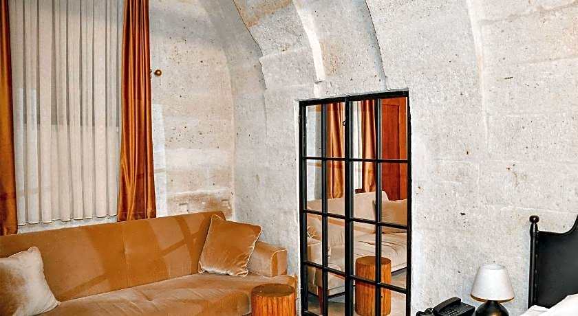 EVANTHIA CAVE SUITES