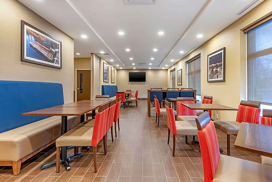 Comfort Inn & Suites