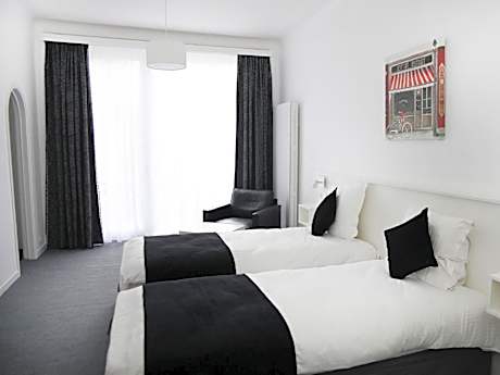 Hotel Satellite