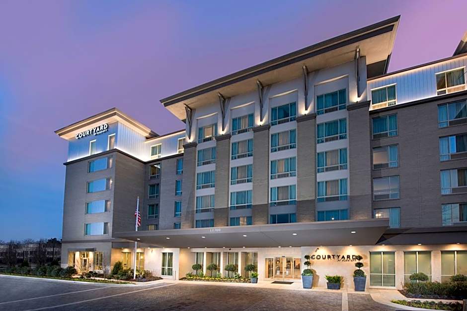 Photo 1 of 38 of Courtyard by Marriott Atlanta Alpharetta/Avalon Area