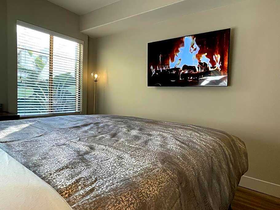 Cozy 2 Bedroom 2 Bathroom Condo with Pool, Gym, Spa