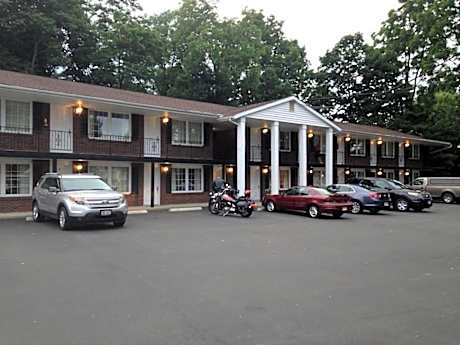 Coachman Motor Lodge