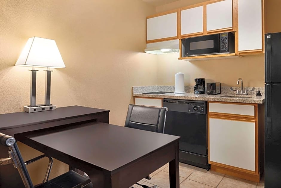 Hawthorn Suites By Wyndham Oak Creek/Milwaukee Airport