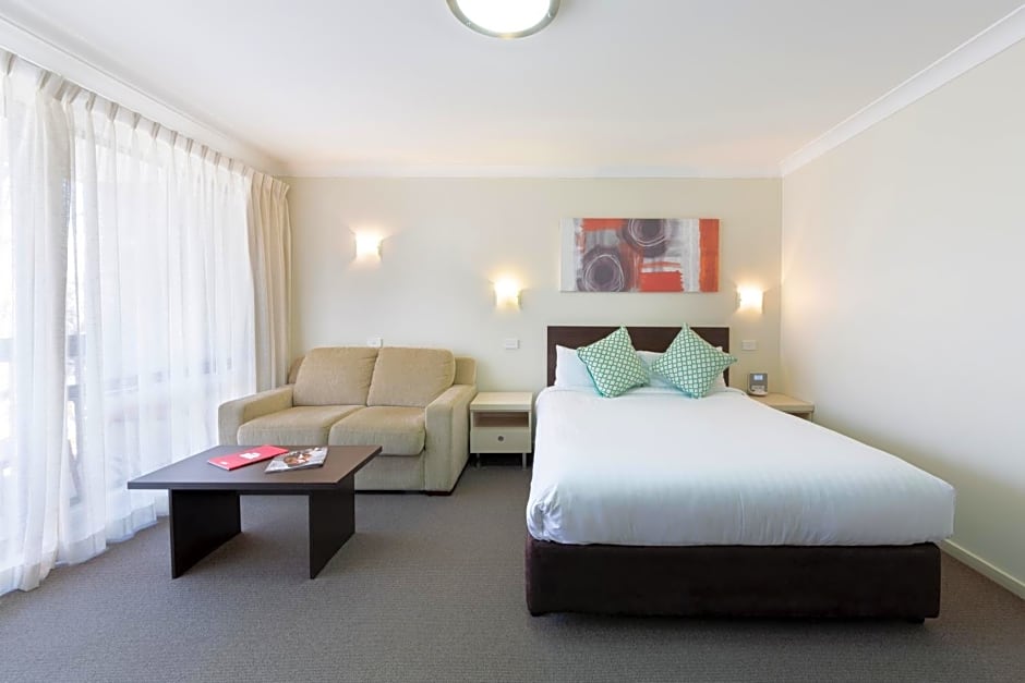 ibis Styles Canberra Tall Trees Hotel